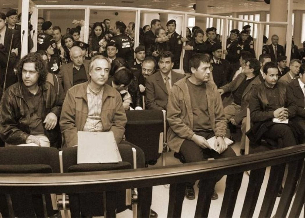 Ο νέος ποινικός κώδικας στέλνει τους τρομοκράτες της 17 Νοέμβρη στα «σπίτια» τους!